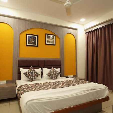 Hotl Sunsky Hotel Vadodara Luaran gambar