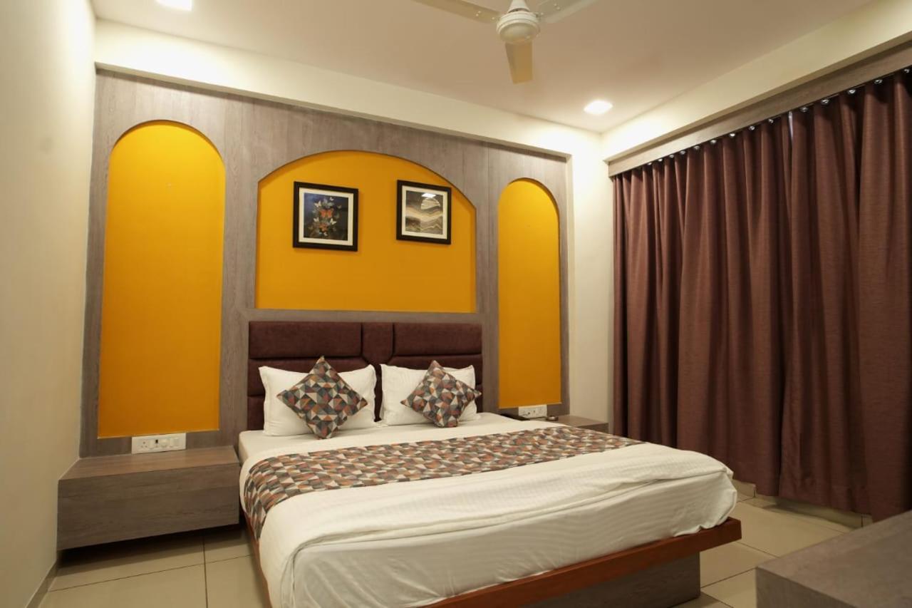 Hotl Sunsky Hotel Vadodara Luaran gambar