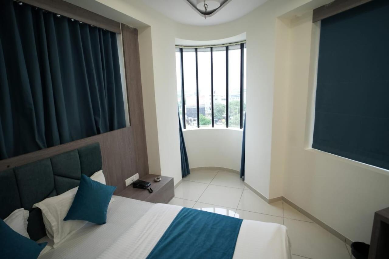 Hotl Sunsky Hotel Vadodara Luaran gambar