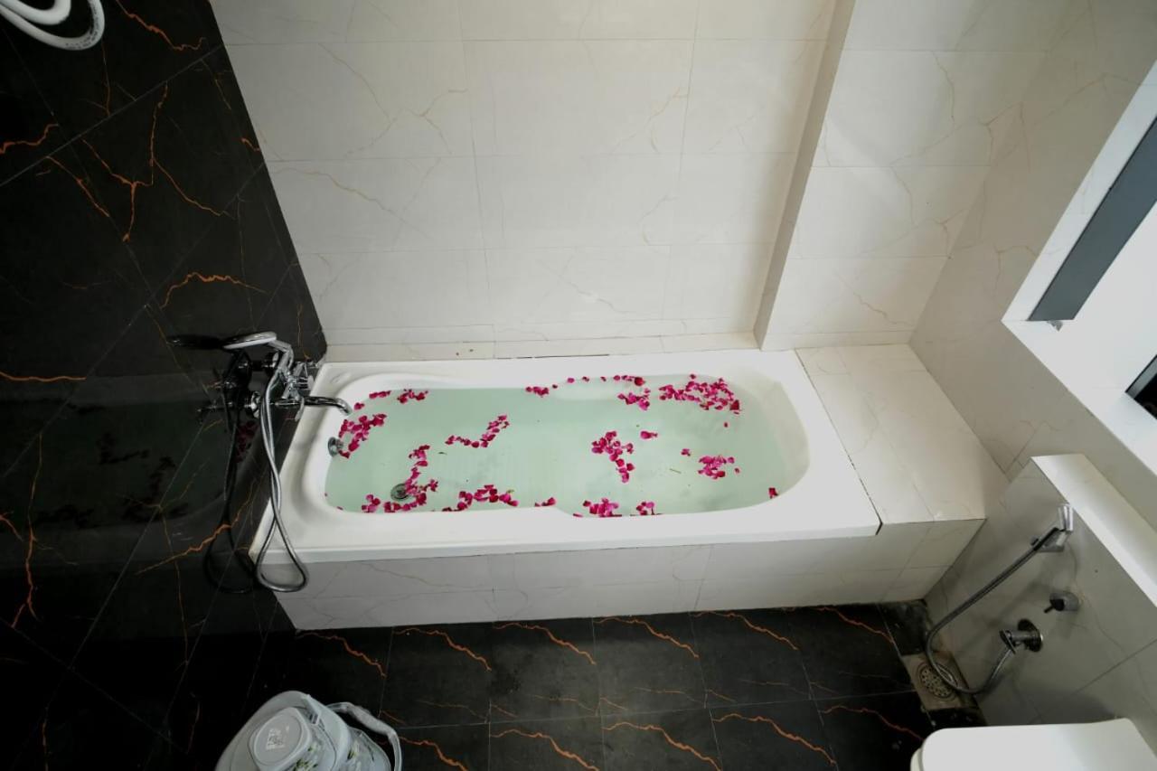 Hotl Sunsky Hotel Vadodara Luaran gambar