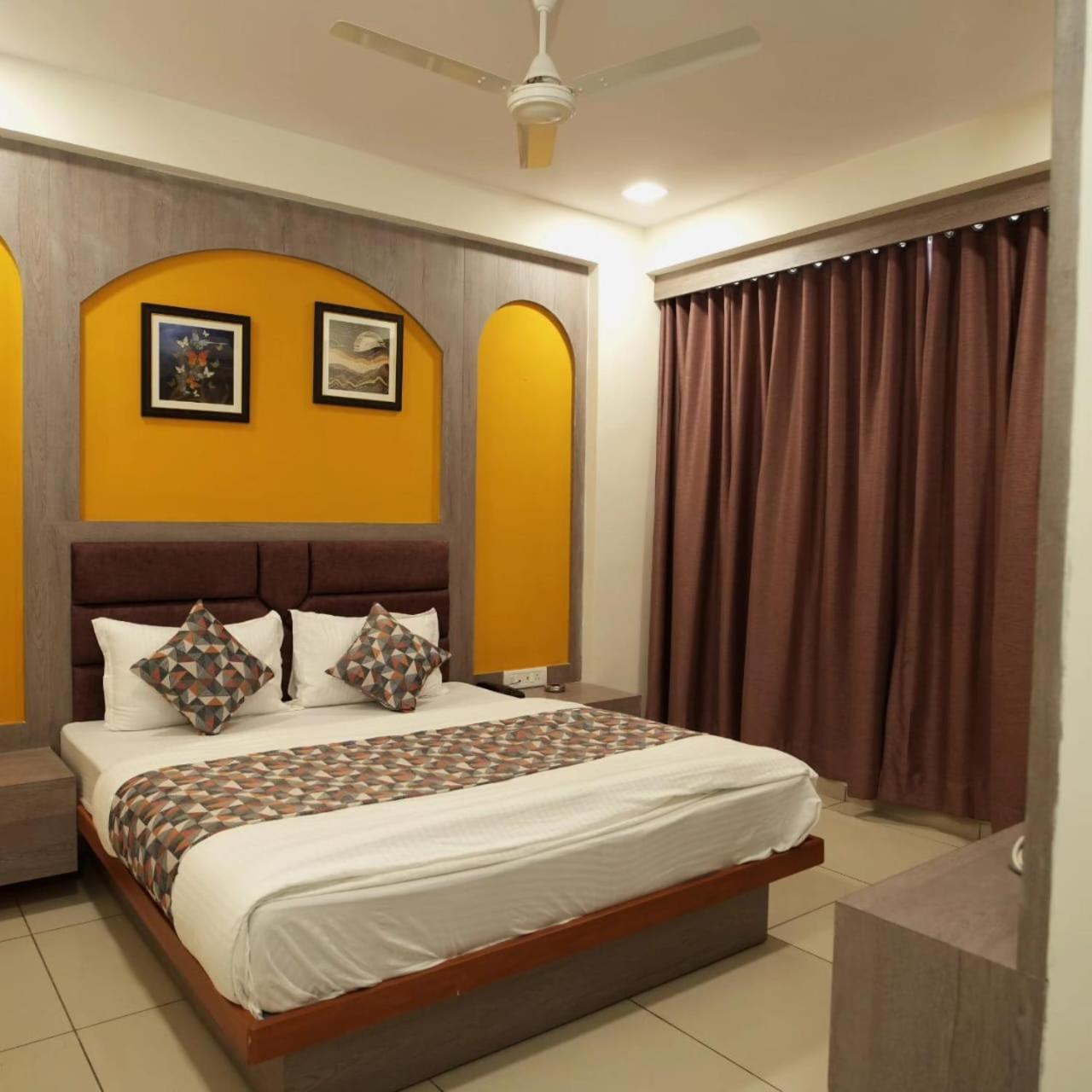 Hotl Sunsky Hotel Vadodara Luaran gambar
