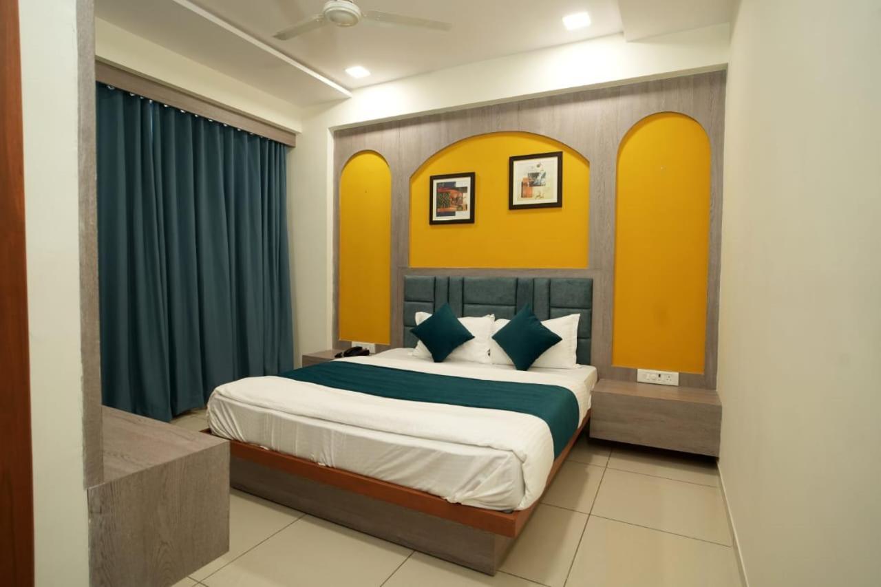 Hotl Sunsky Hotel Vadodara Luaran gambar