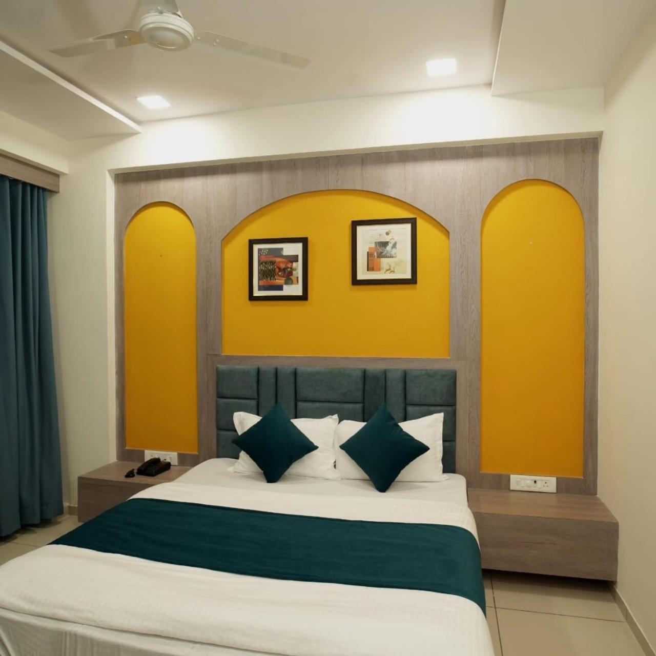 Hotl Sunsky Hotel Vadodara Luaran gambar