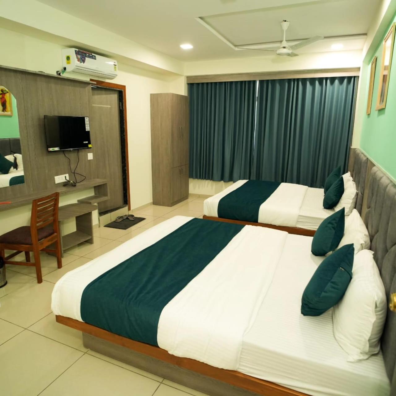 Hotl Sunsky Hotel Vadodara Luaran gambar
