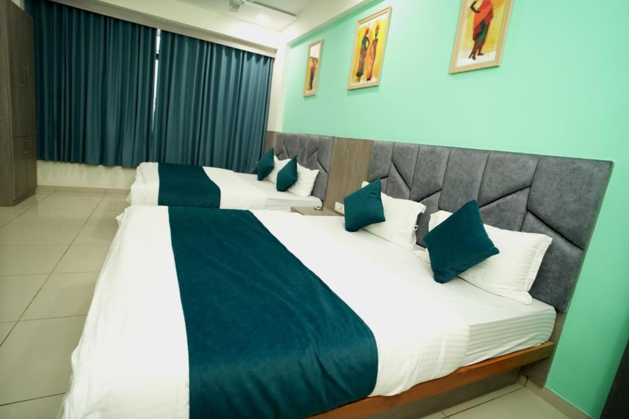 Hotl Sunsky Hotel Vadodara Luaran gambar