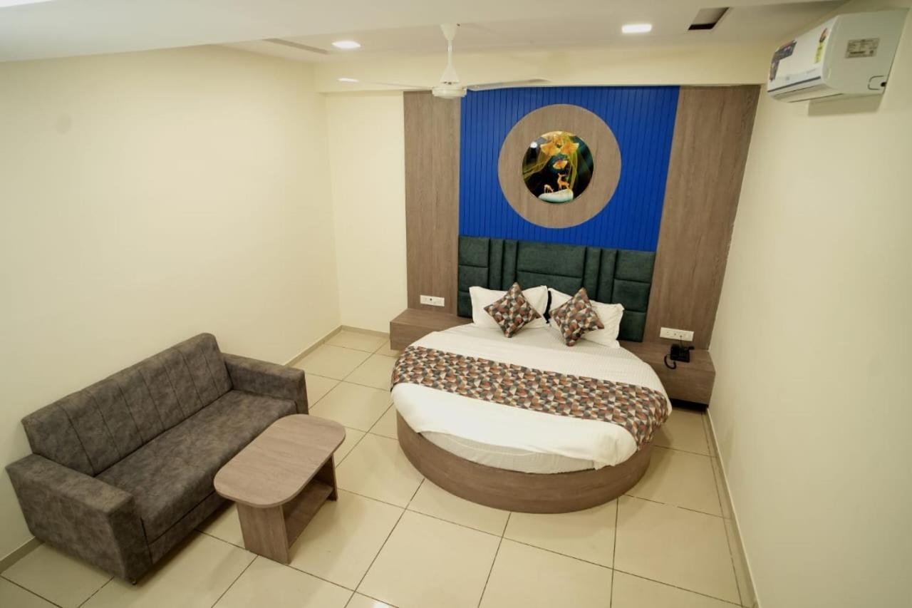 Hotl Sunsky Hotel Vadodara Luaran gambar