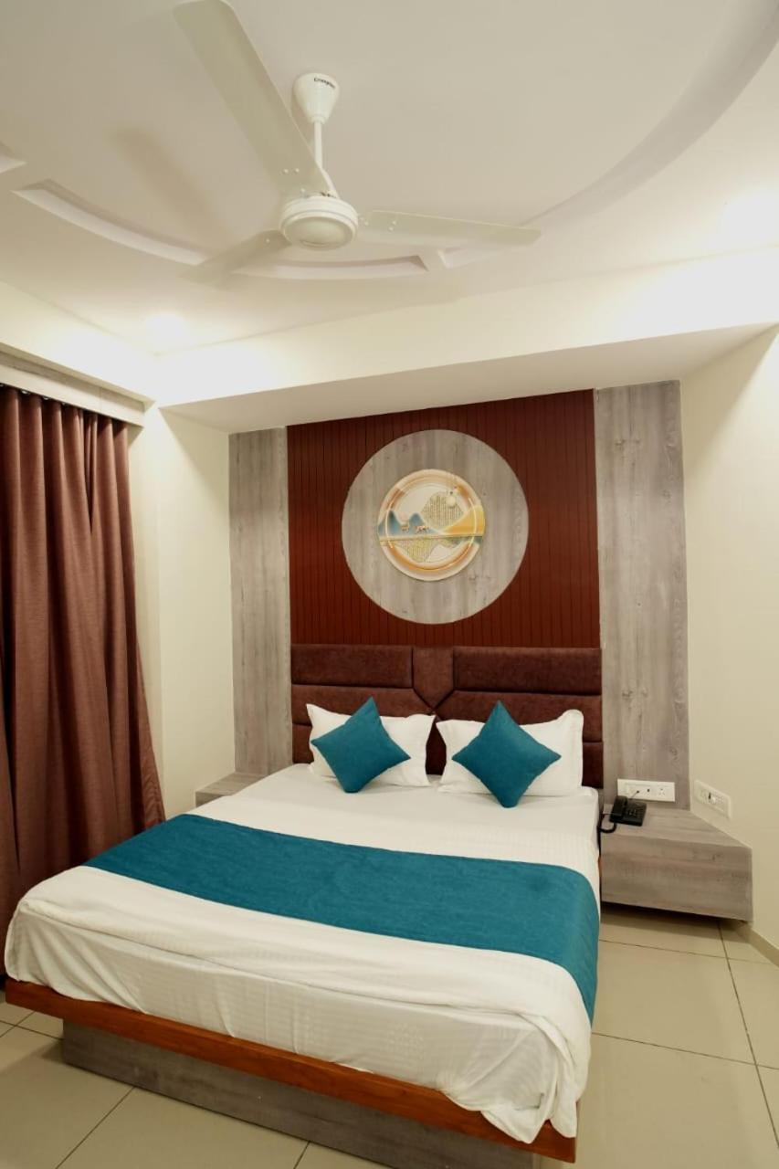 Hotl Sunsky Hotel Vadodara Luaran gambar