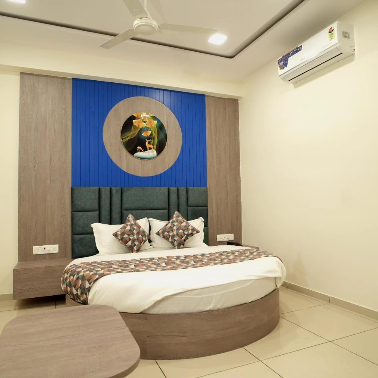 Hotl Sunsky Hotel Vadodara Luaran gambar
