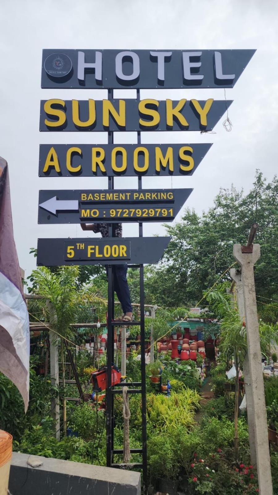 Hotl Sunsky Hotel Vadodara Luaran gambar