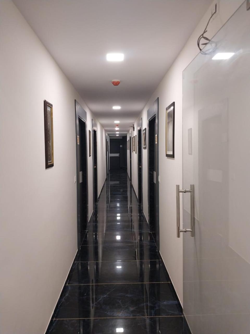 Hotl Sunsky Hotel Vadodara Luaran gambar